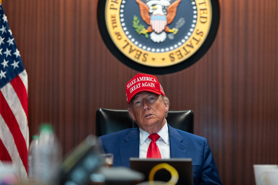 Trump Terapkan Tarif 100% Untuk Impor Obat-Obatan Tertentu
